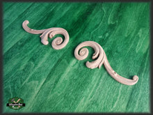 Load image into Gallery viewer, Hardwood Victorian Corner Onlays For Doors, Set of 2pc Lefr and Rigth, Unpainted