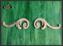 Load image into Gallery viewer, Hardwood Victorian Corner Onlays For Doors, Set of 2pc Lefr and Rigth, Unpainted