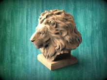 Load image into Gallery viewer, Lion finial bed post, Lion Wooden Finial, Lion statue for Staircase Newel Post, Lion statue of wood