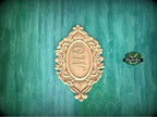 Personalized Scrollleaf Elegance – Decorative Emblem