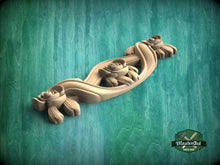 Load image into Gallery viewer, A wooden carving of a flower on a green background, with the text &quot;MasterOak SINCE 1989&quot; visible.
