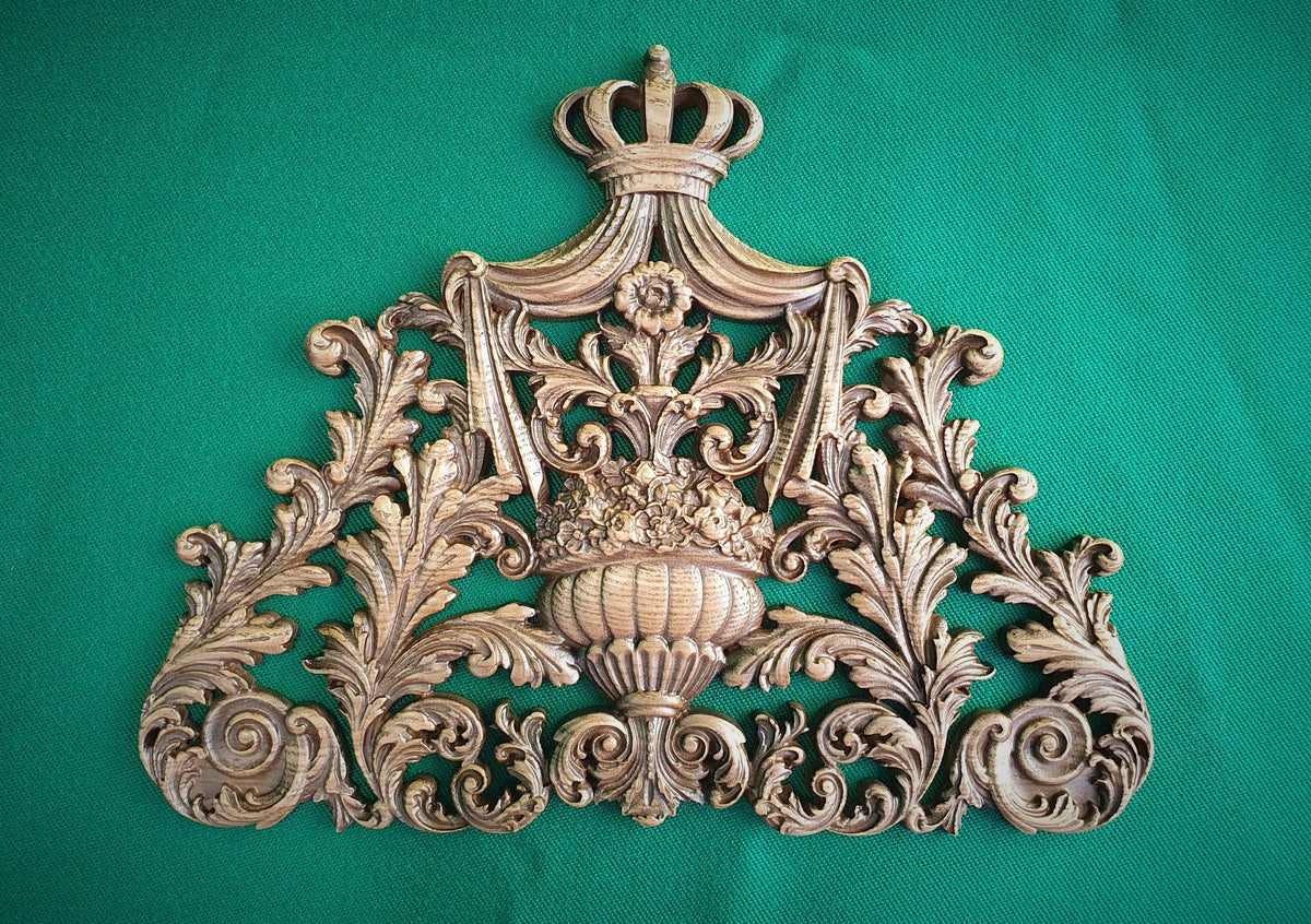 Aron Kodesh Top Decor of wood