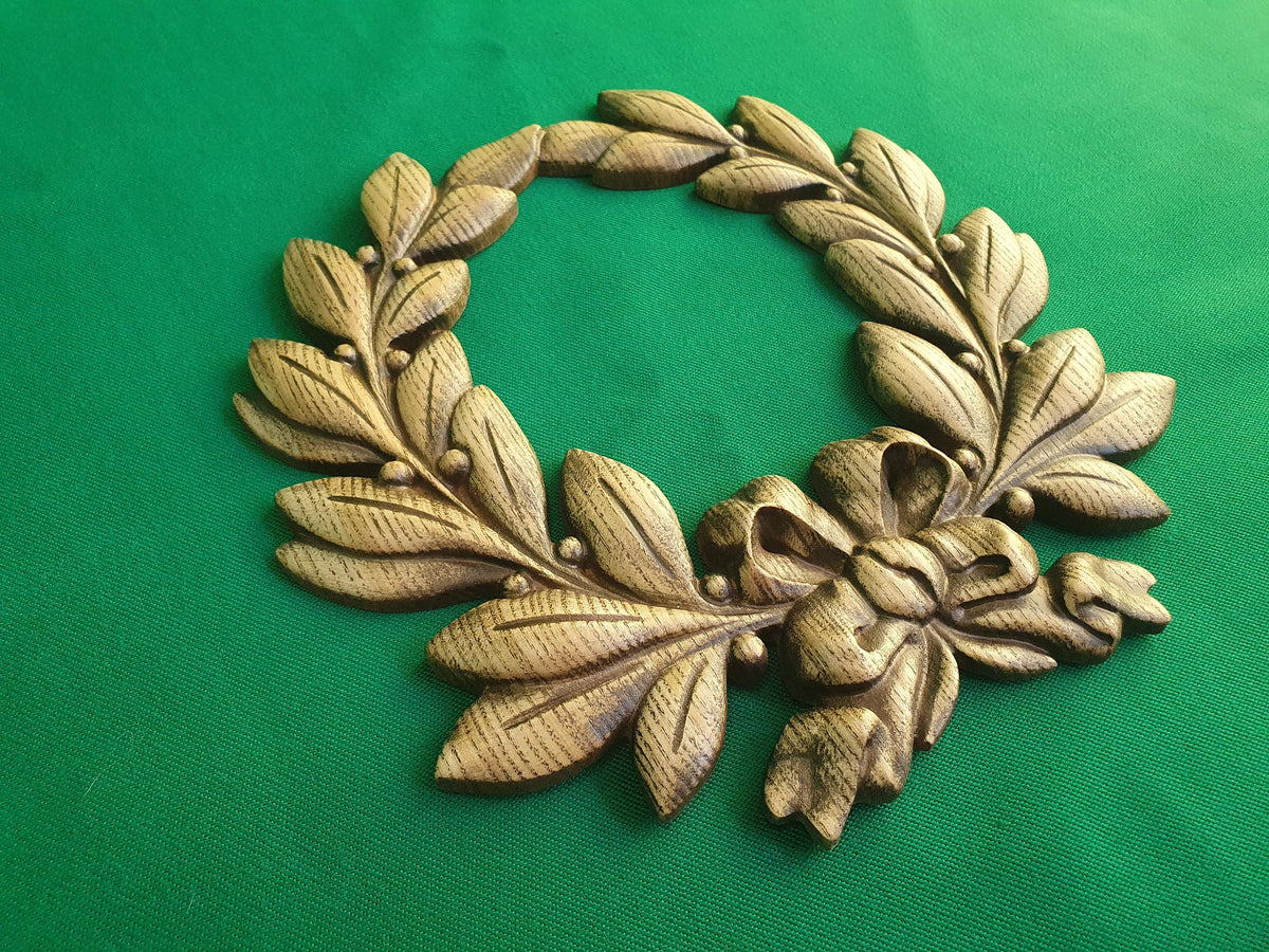 Laurel wreath of wood, bays carved in wood, wreath on the wall