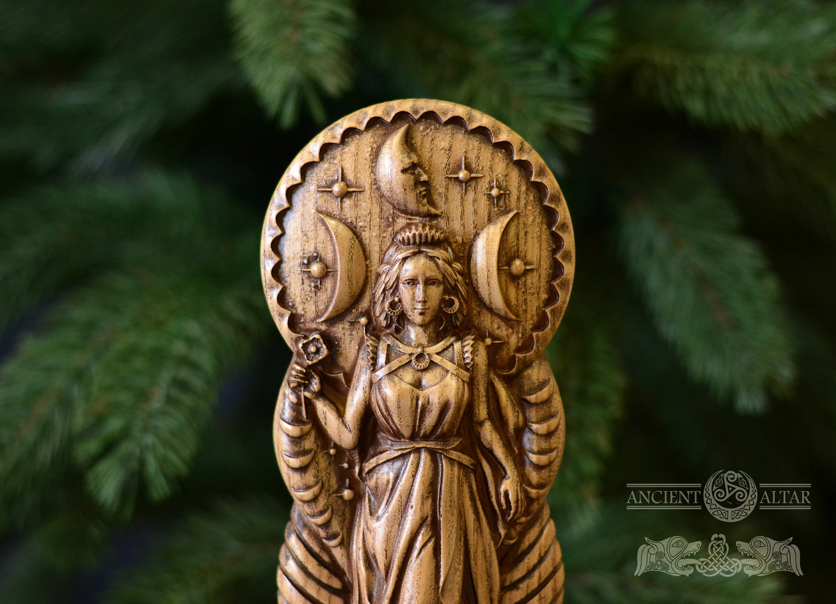 Moon goddess, Aradia, Lunar goddess, Selene Wicca Goddess, Luna Norse Goddess,  celtic, pagan, wiccan, wicca, altar, druid, witches