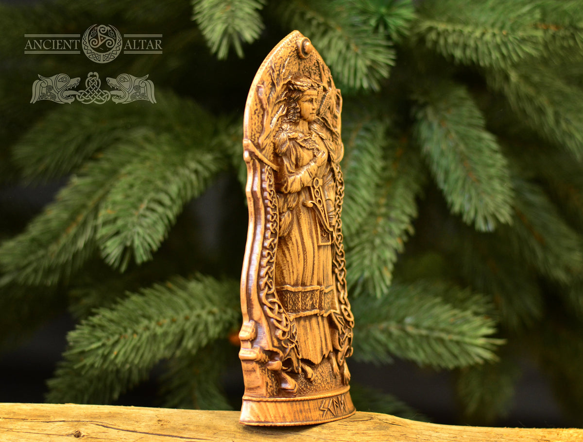 Skadi statue, Skade, Skathi, norse gods, God Altar sculpture, Wood carving, God viking, altar heathen asatru viking god and goddes sculpture