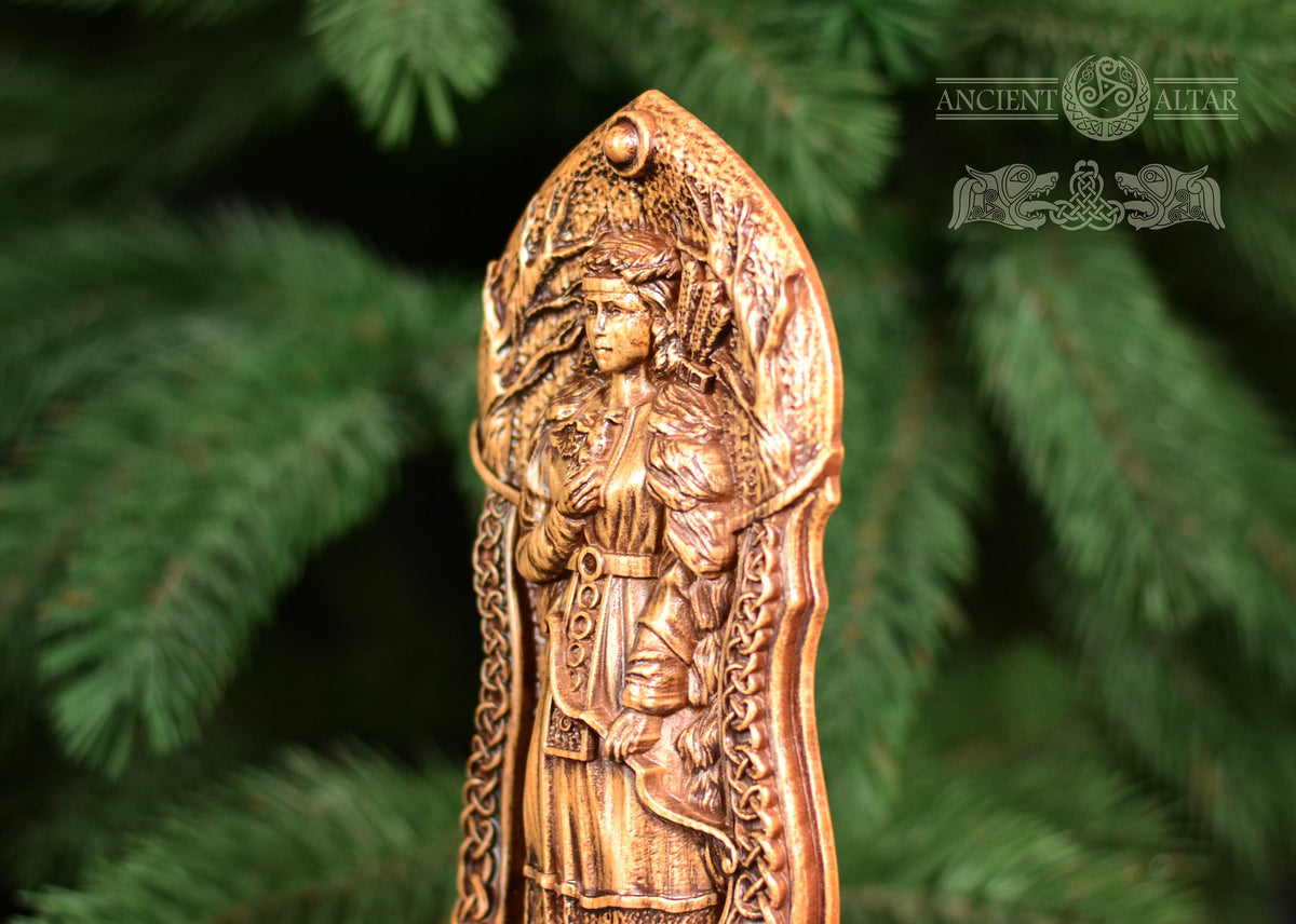 Skadi statue, Skade, Skathi, norse gods, God Altar sculpture, Wood carving, God viking, altar heathen asatru viking god and goddes sculpture