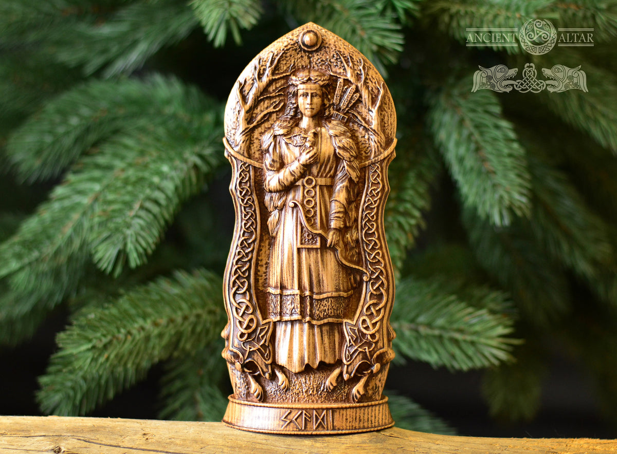 Skadi statue, Skade, Skathi, norse gods, God Altar sculpture, Wood carving, God viking, altar heathen asatru viking god and goddes sculpture