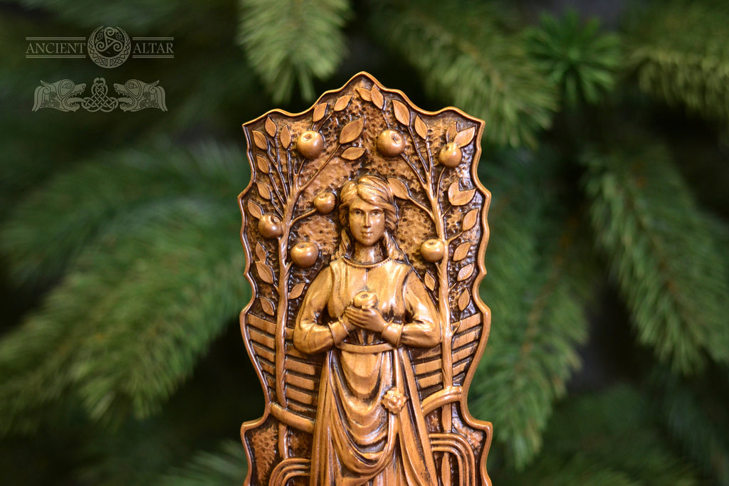 Idunn statue, Iduna, Idunna, God viking, god Wood carved Iduna statue pagan paganism goddes sculpture wooden scandinavian pantheon